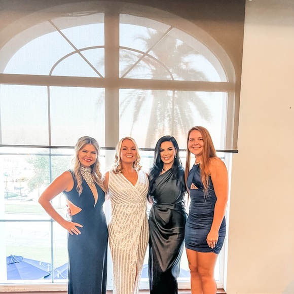 White and silver sequined dress sz large - Picture 2 of 4